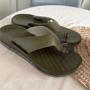 VIKTOS Men's Ruck Recovery XC Leather Sandal Green Size 13 NWT Lightweight